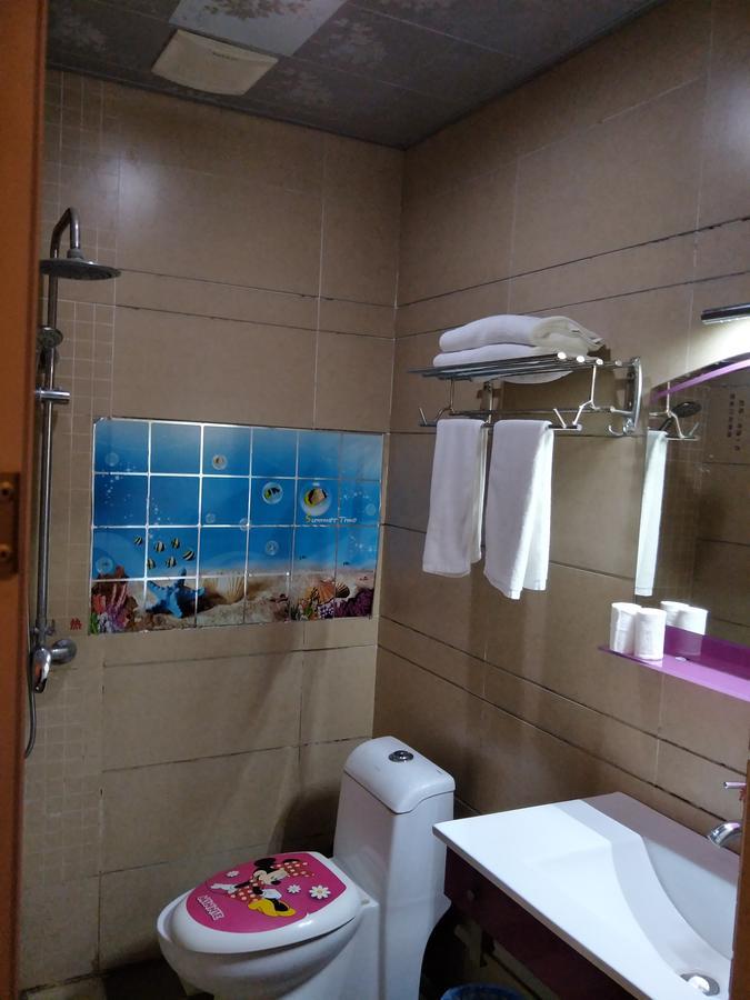 Emeishan Moon Bay Hotel Exterior foto