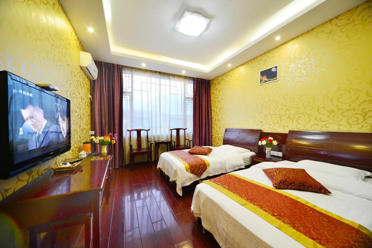 Emeishan Moon Bay Hotel Exterior foto